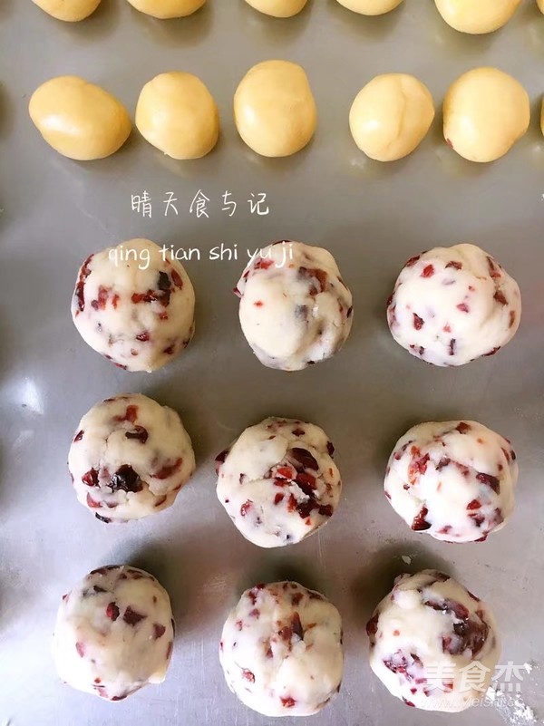 A Combination of Chinese and Western Cranberry and Lotus Paste Mooncakes! recipe
