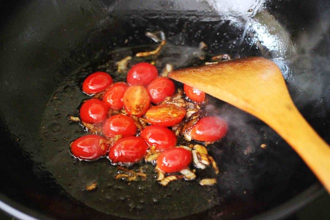 Stewed Taro Balls with Snow Peas and Seafood recipe