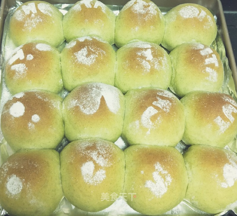 Spinach Powder and Bean Paste Buns recipe