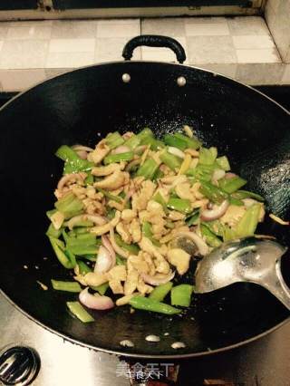Stir-fried Chicken with Green Peppers and Onions recipe