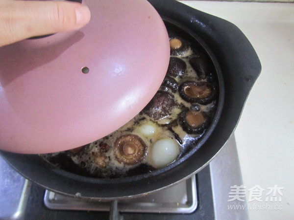 Braised Pork Ribs with Mushroom and Quail Egg recipe