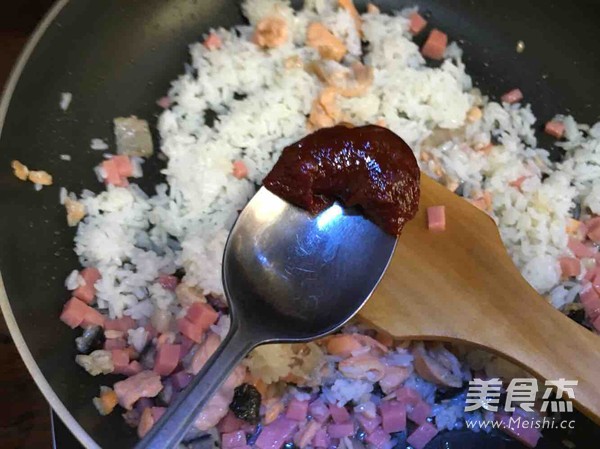 Fried Rice with Salmon in Spicy Sauce recipe