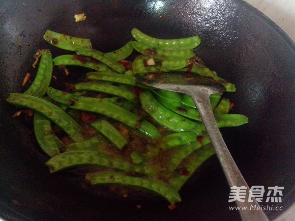 Stir-fried Lean Pork with Snow Peas recipe