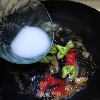 Braised Seaweed with Pork Belly and Onion recipe