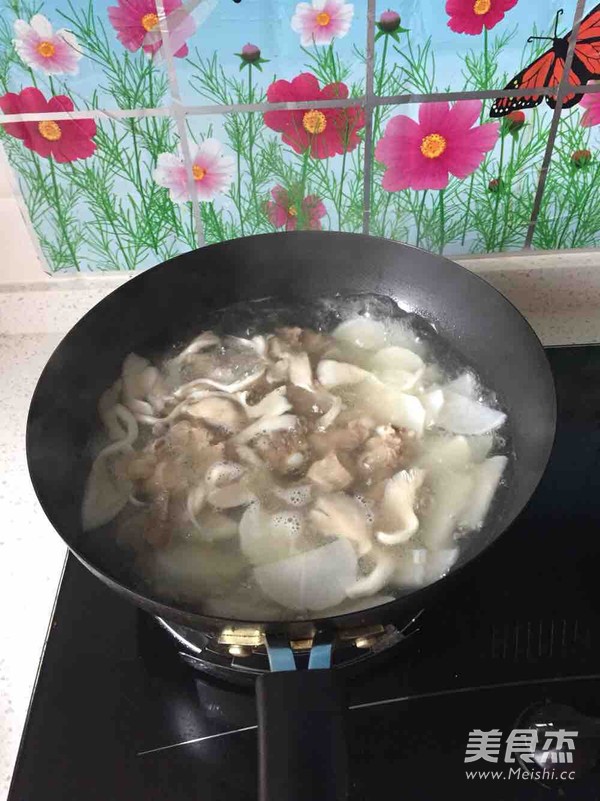 Radish Pork Ribs Soup recipe