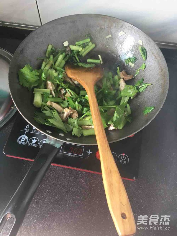 Celery Stir-fried Shark recipe