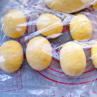 Little Yellow Man Bean Paste Bun recipe