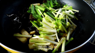 Stir-fried Tofu with Chinese Chives recipe