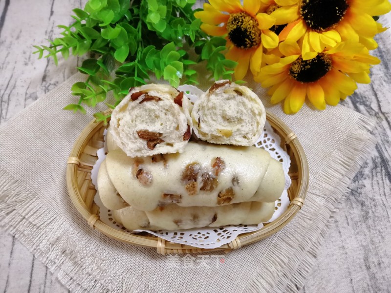 Dihe Noodles Rolls with Raisins and Red Dates