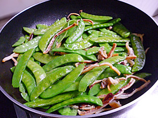 Stir-fried Snow Peas with Dried Squid recipe