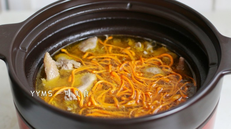 Stewed Chicken Soup with Cordyceps, Flower and Gorgon recipe