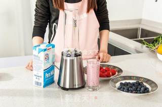 Lemon Juice and Berry Smoothie Milkshake recipe