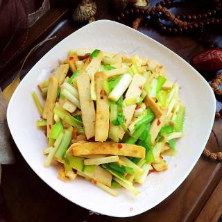 Stir-fried Bean Curd with Chives recipe