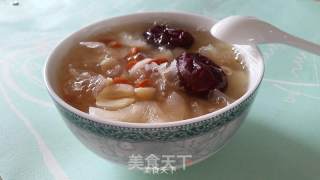 White Fungus, Lotus Seed and Red Date Soup recipe