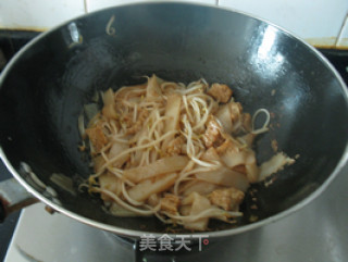 Stir-fried Liangpi recipe