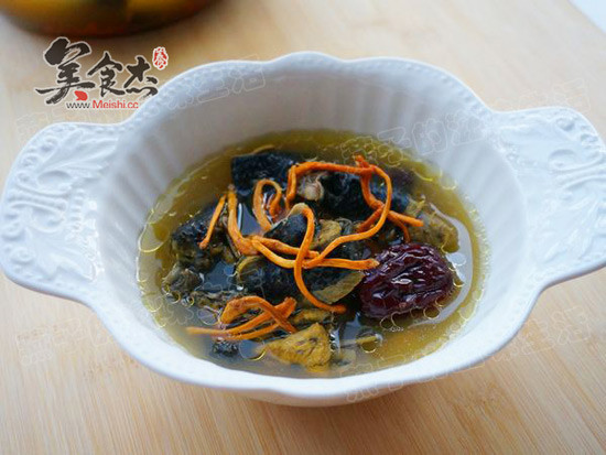 Black-bone Chicken with Cordyceps Flower in Claypot recipe