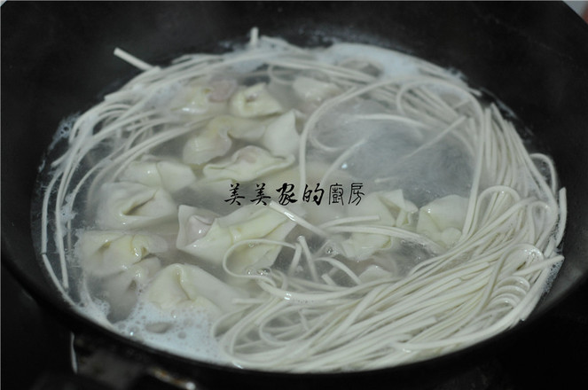 Sour Soup Wonton Noodles recipe