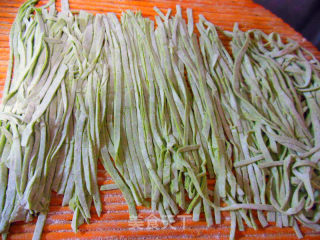 Hand-rolled Noodles with Spinach recipe