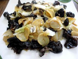 Stir-fried Cabbage and Dried Potatoes with Fungus recipe