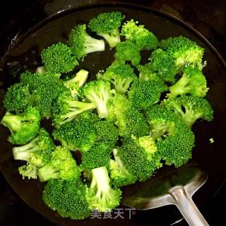 Garlic Broccoli Potato Chips recipe