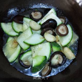 Stir-fried Mushrooms with Small Pumpkin recipe