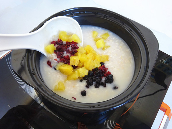 Oatmeal with Dried Fruit recipe