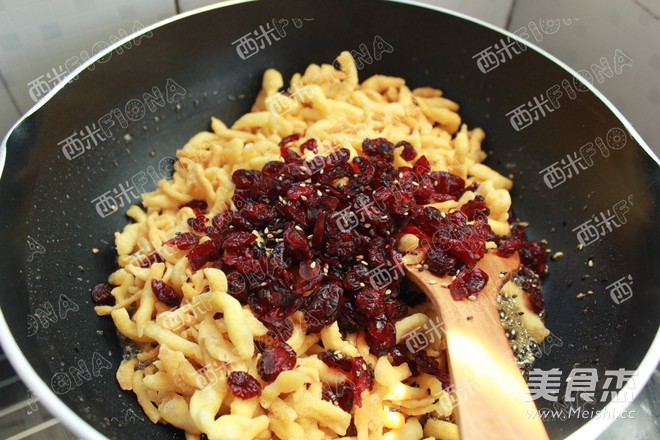 Cranberry Saqima recipe