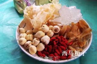 White Fungus and Lotus Seed Soup recipe