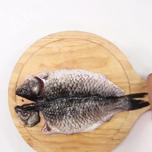 Spicy Grilled Crucian Carp recipe