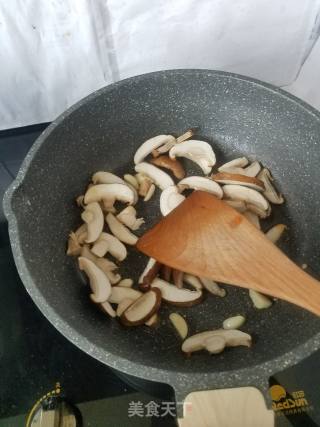 Stir-fried Long Beans with Mushrooms recipe