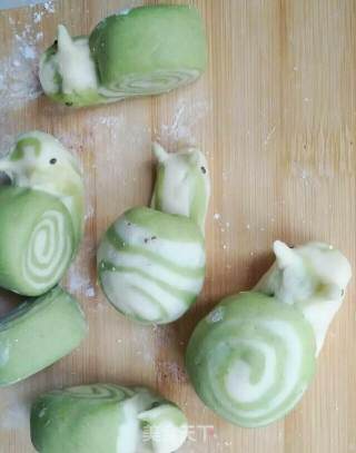 Snail Mantou with Green Sauce recipe