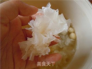 Tremella, Lotus Seed and Coix Seed Soup recipe