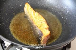 [fried Salmon with Sauce and Vegetables] recipe