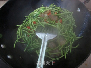 Stir-fried Bacon with Artemisia Quinoa recipe