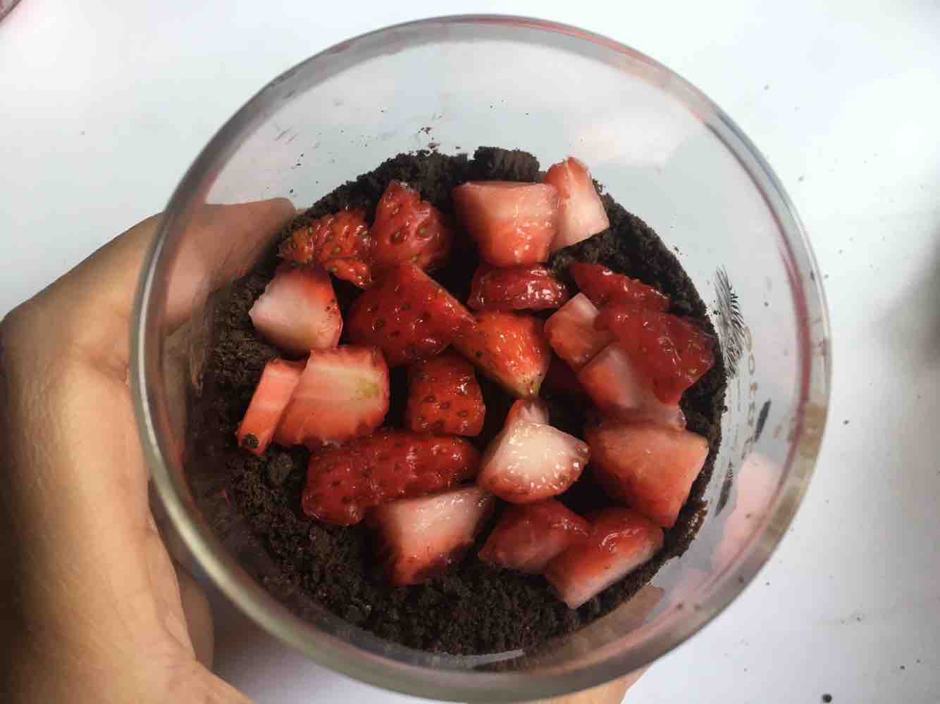 Oreo Strawberry Yogurt Cup recipe