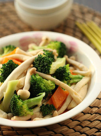 Stir-fried Broccoli with Seafood Mushrooms recipe