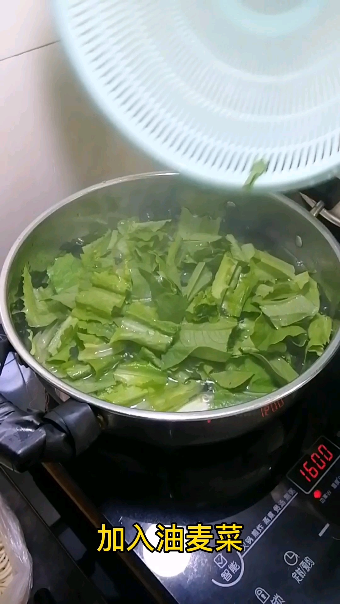 Noodles with Lettuce recipe