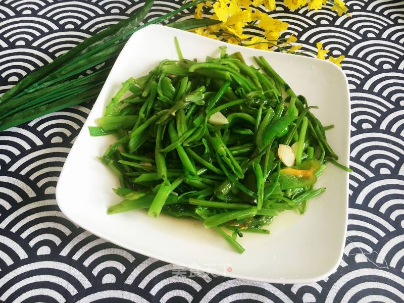 Vegetarian Stir-fried Water Spinach recipe