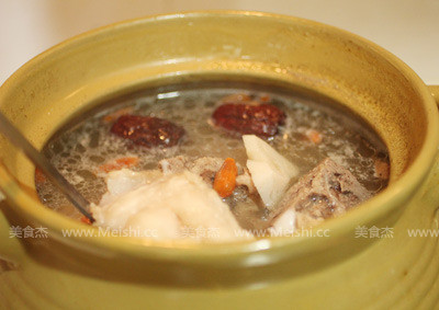 Lotus Root Big Bone Soup recipe