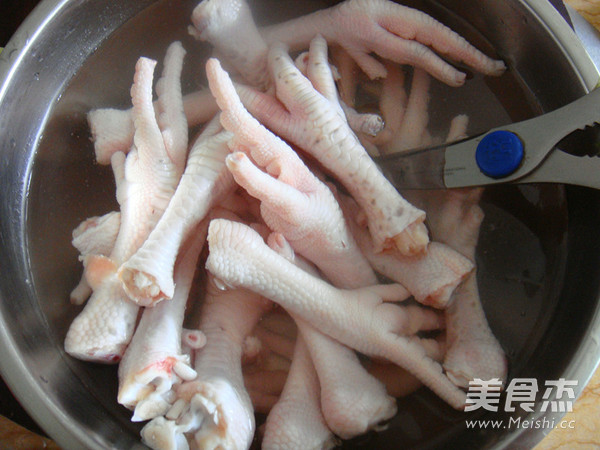 Fragrant Chicken Feet recipe