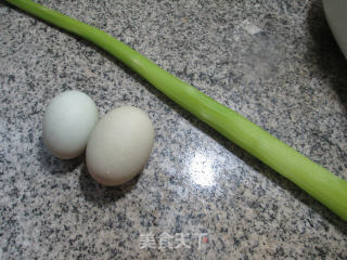 Fried Duck Eggs with Lettuce recipe