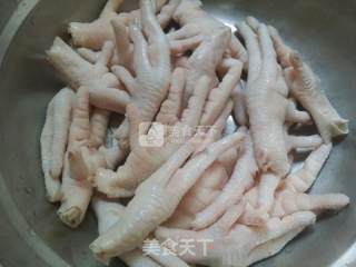 Braised Chicken Feet with Belling Grass recipe