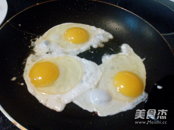 Lao Gan Ma Fried Eggs with Tea Bags recipe