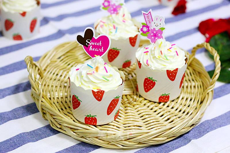 Red Velvet Cream Cake Cup recipe