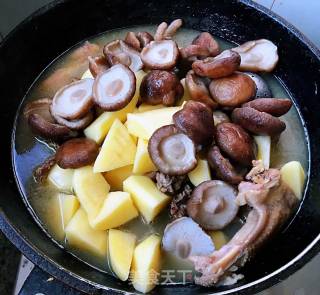 Big Bone Chicken Stewed Potatoes and Shiitake Mushrooms recipe