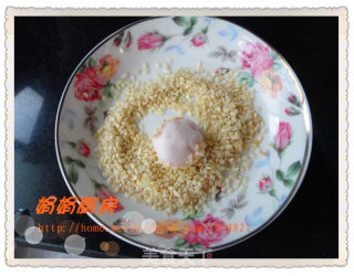Strawberry Ice Cream Powder Flavor-red Bean Paste Hollow Sesame Ball recipe