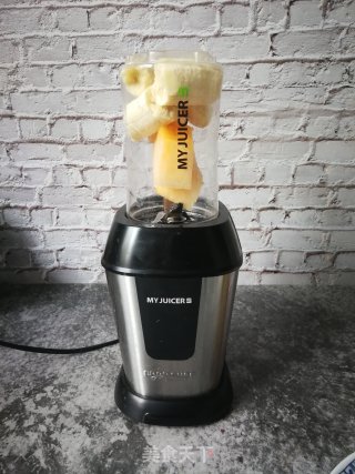 Cantaloupe Banana Yogurt Shake recipe