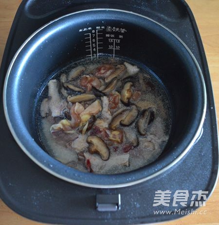 Claypot Rice with Mushroom and Chicken Drumsticks recipe