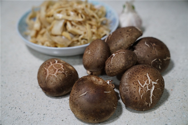 Stewed Bamboo Shoots with Mushrooms recipe