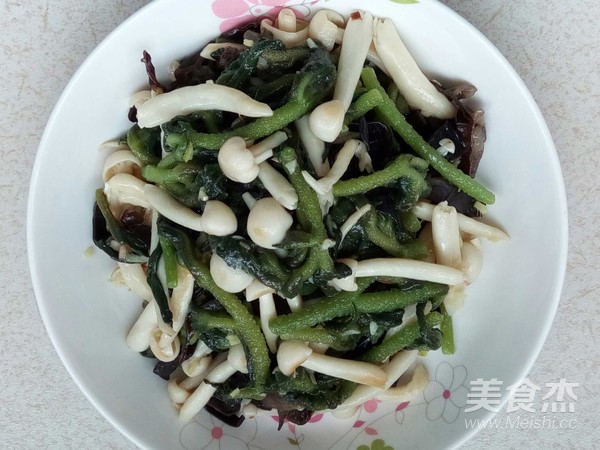 Stir-fried Iced Vegetables with Seafood, Mushrooms and Fungus recipe